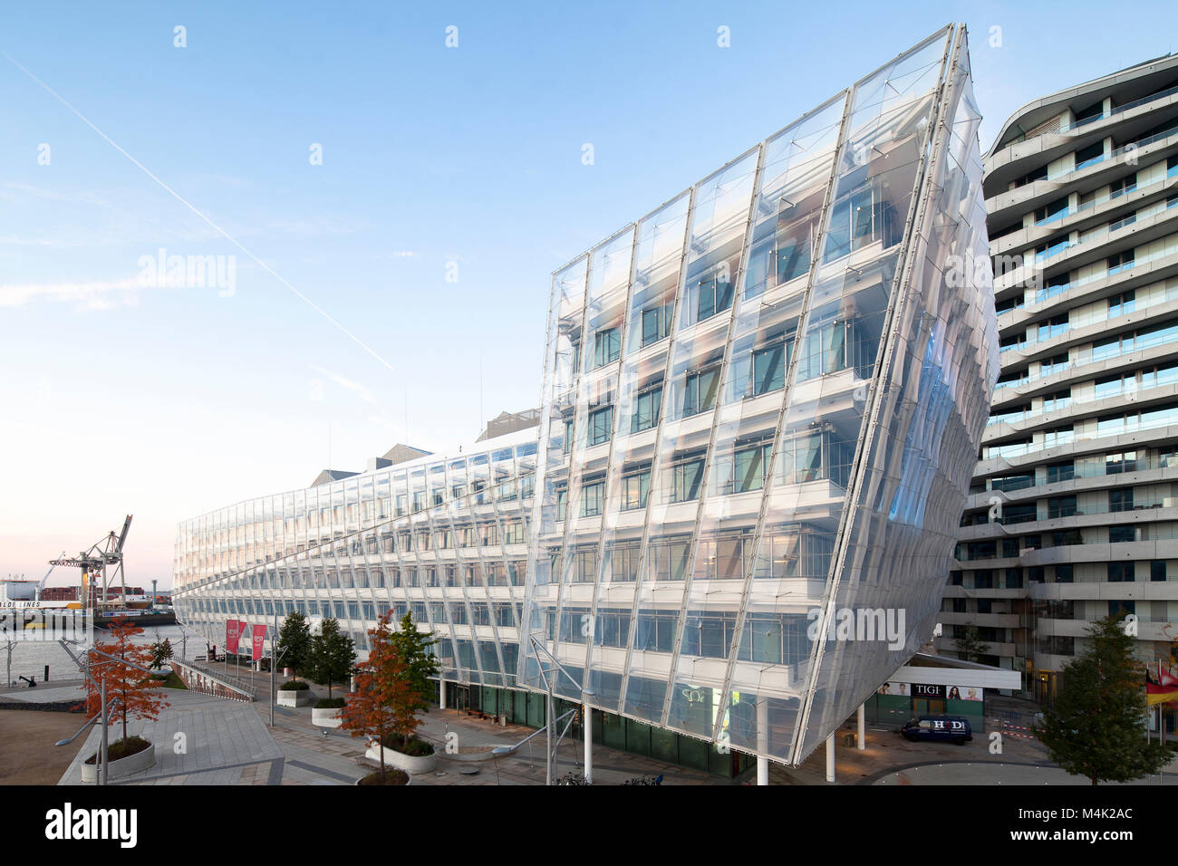 'Unilever Construire' (à gauche) et de la construction résidentielle 'Marco Polo Tower' (droite) à la HafenCity Hamburg, Allemagne Banque D'Images