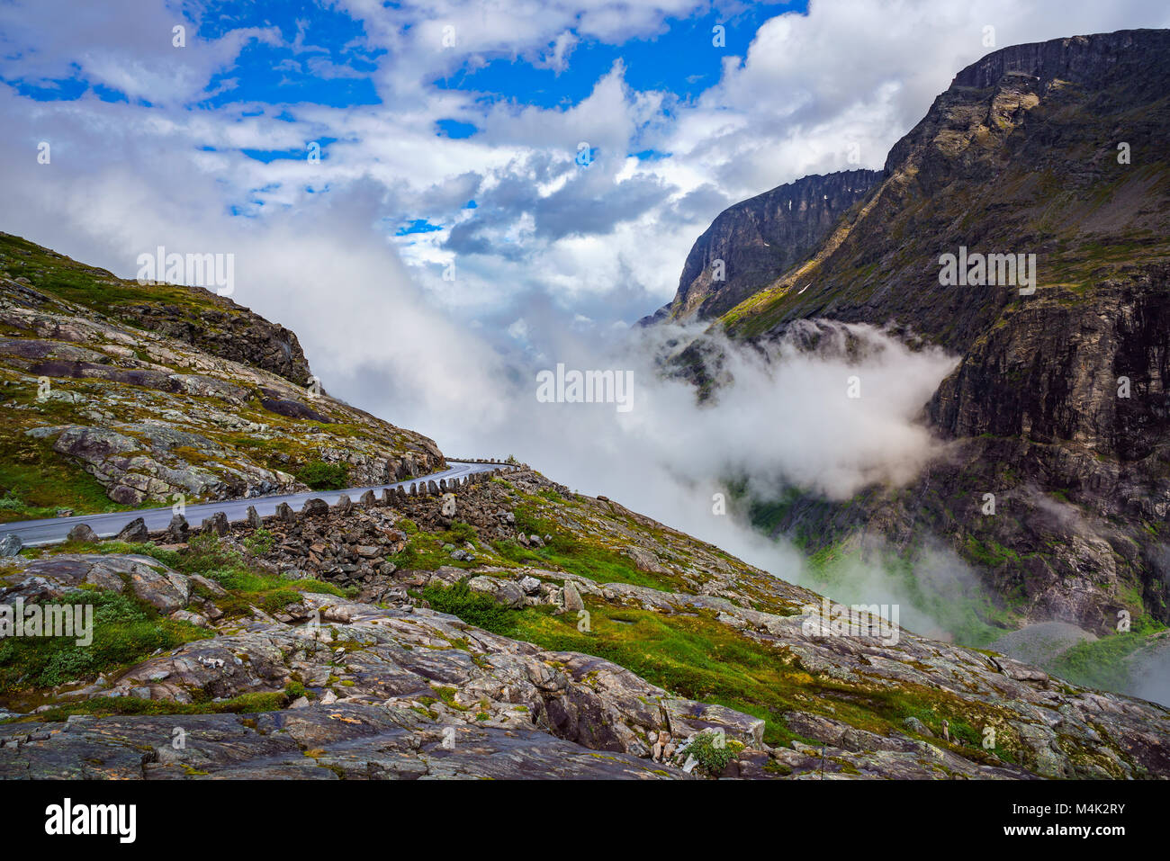 Route de montagne en Norvège. Banque D'Images