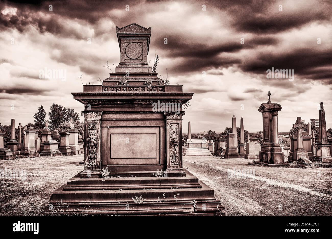 Image En Noir Et Blanc De Tombes Necropole De Glasgow Ville Des Morts Un Cimetiere De L Epoque Victorienne A Glasgow En Ecosse Photo Stock Alamy