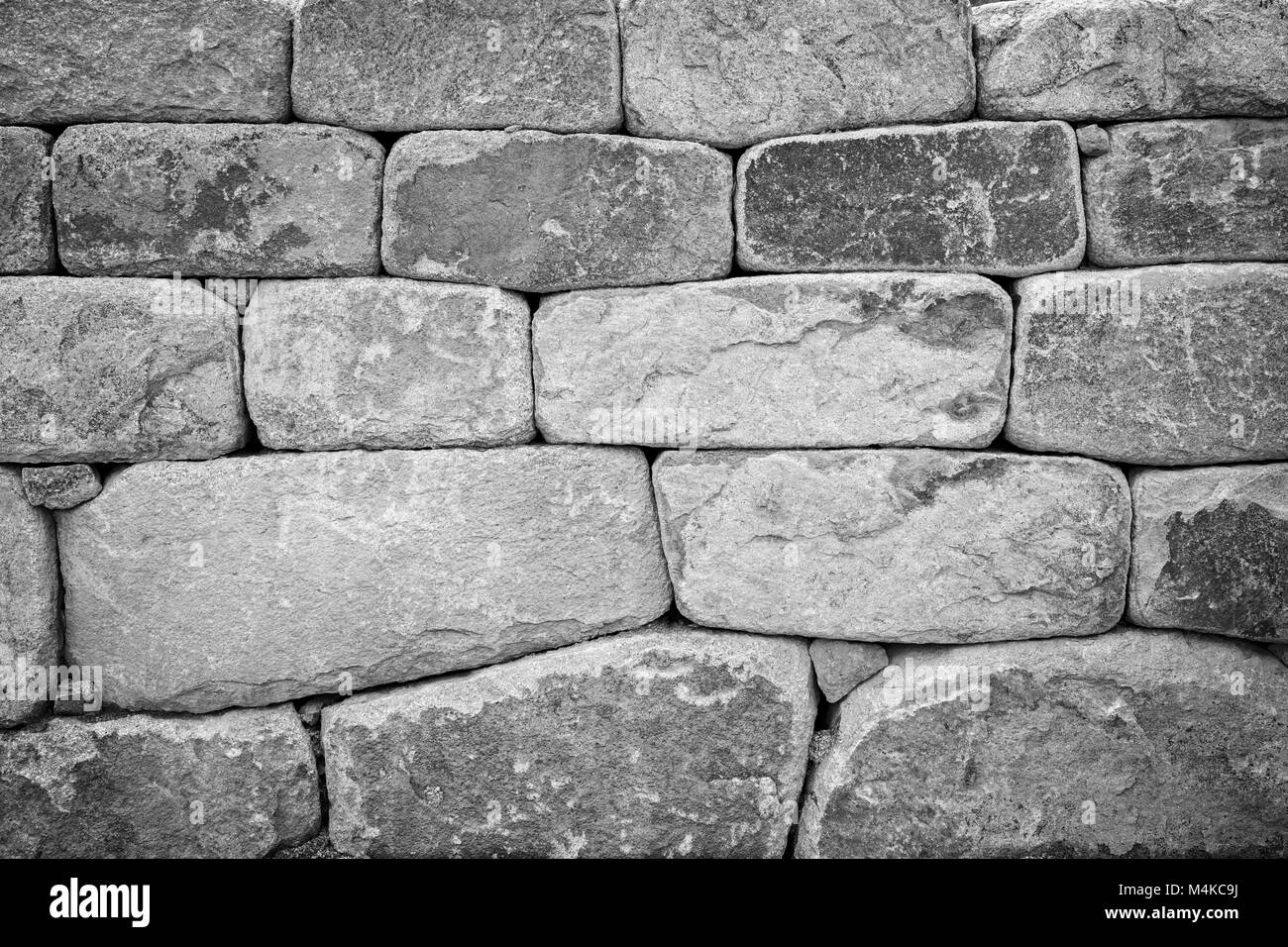 Close-up d'un vieux mur de pierre texture background en noir et blanc avec le vignetage. Banque D'Images