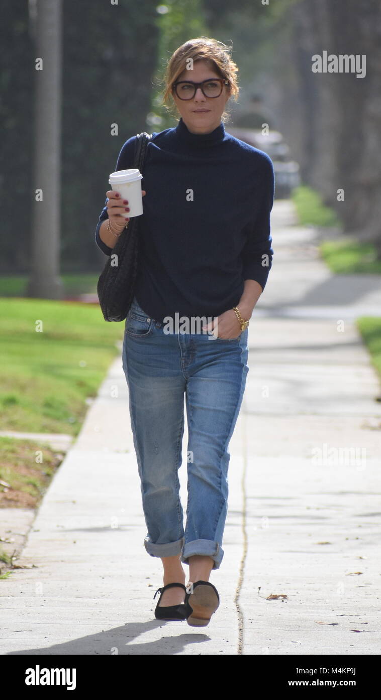 Selma Blair promenades pour le salon avec son café portant mary janes comprend : Selma Blair Où : Los Angeles, California, United States Quand : 16 Jan 2018 Credit : WENN.com Banque D'Images