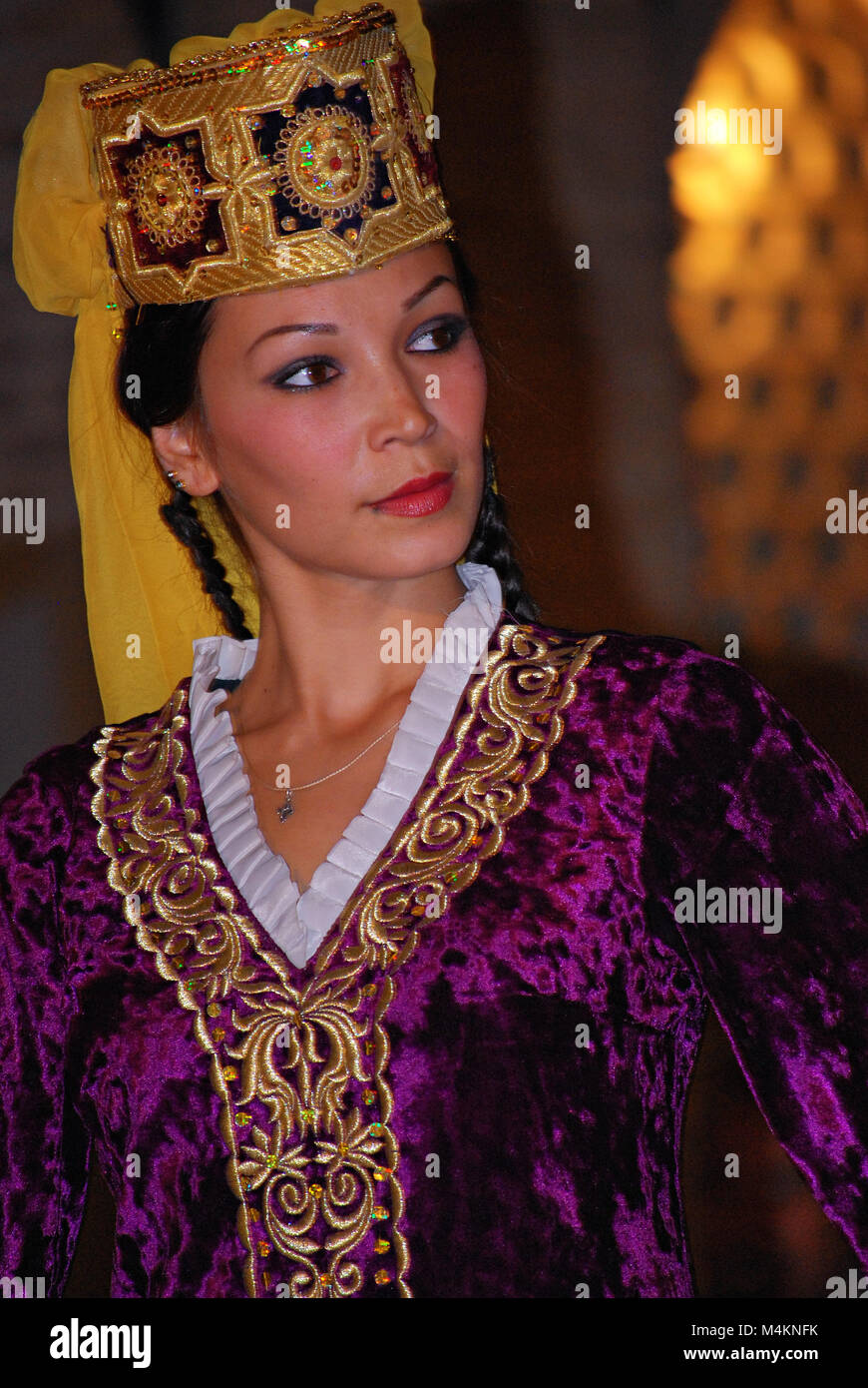 Femme en costume traditionnel, Boukhara - Ouzbékistan. © Antonio Ciufo Banque D'Images