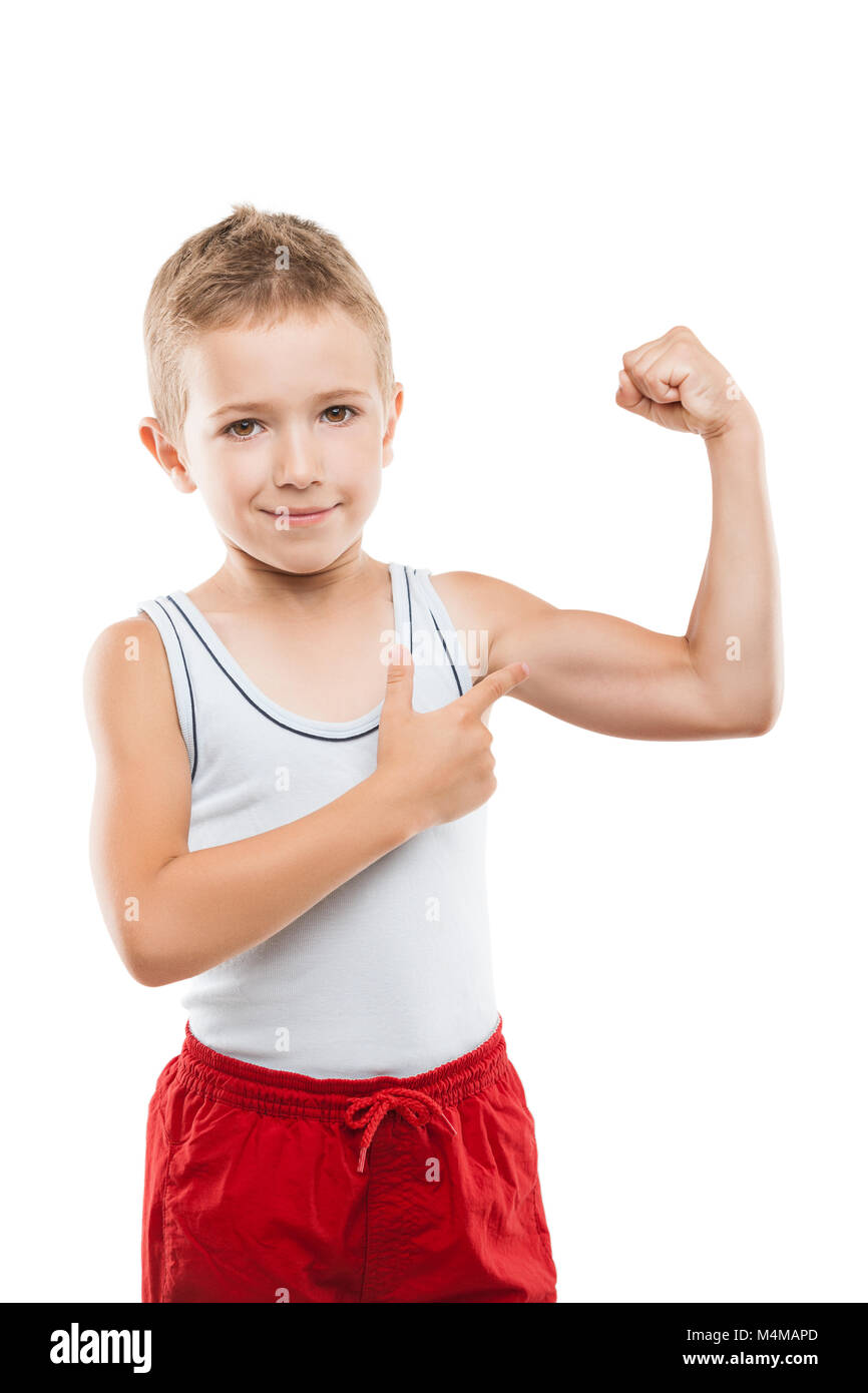 Sport enfant garçon souriant main montrant la force des muscles biceps Banque D'Images