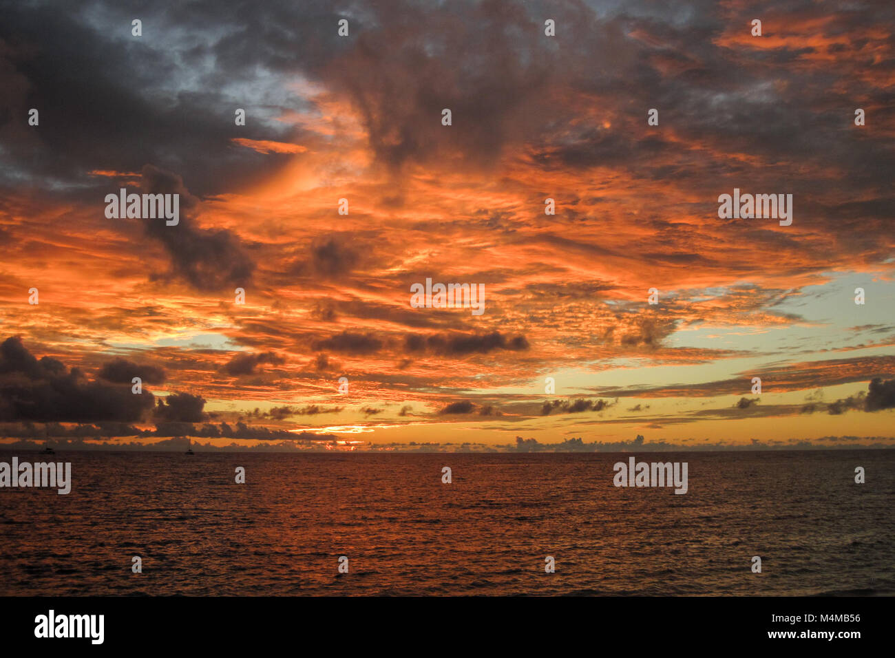 Coucher du soleil de l'Océan indien, les Seychelles Banque D'Images