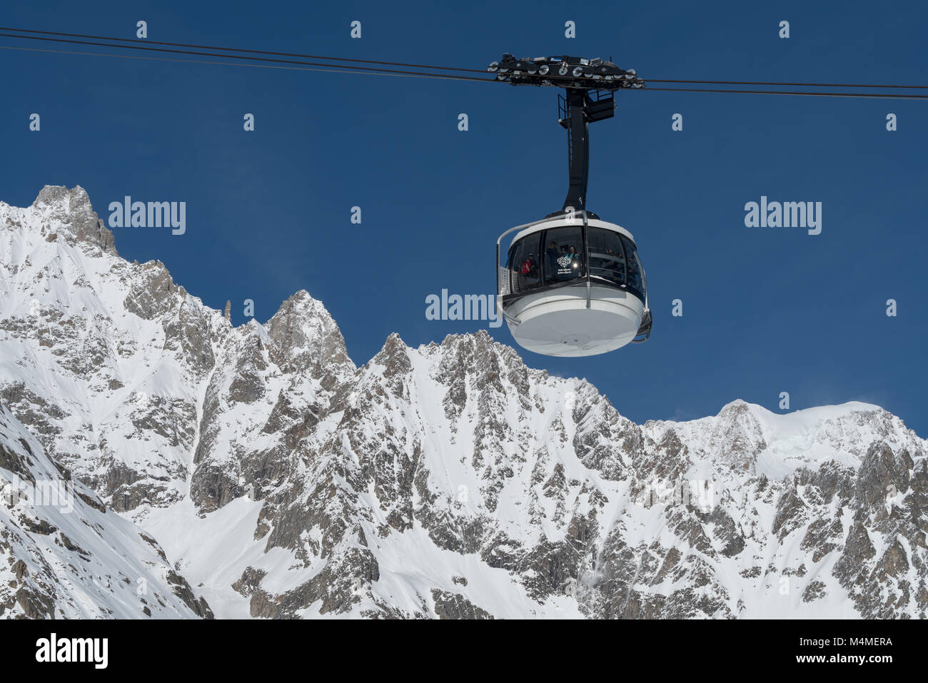 Le téléphérique (Skyway Monte Bianco) sur le versant italien du massif du Mont Blanc Banque D'Images