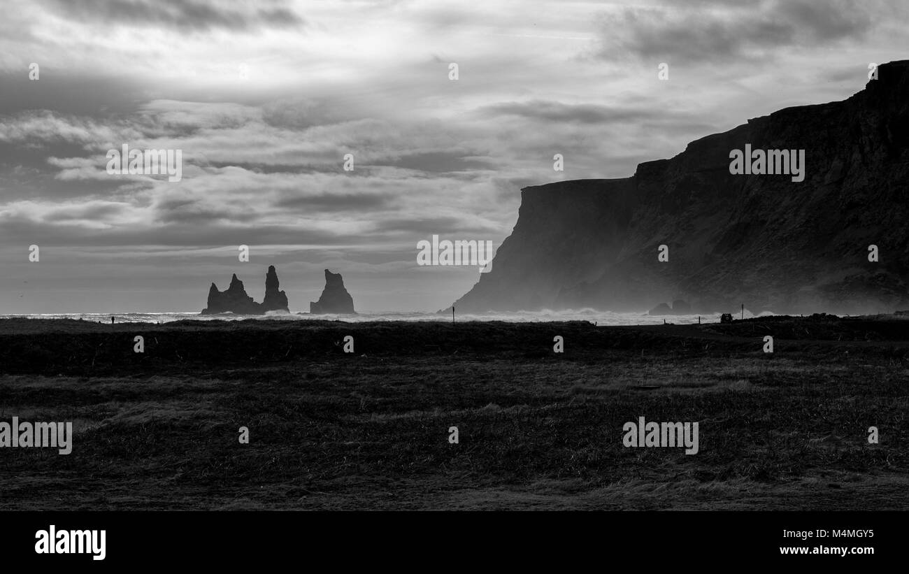 Paysage noir et blanc de Vik, Islande Banque D'Images