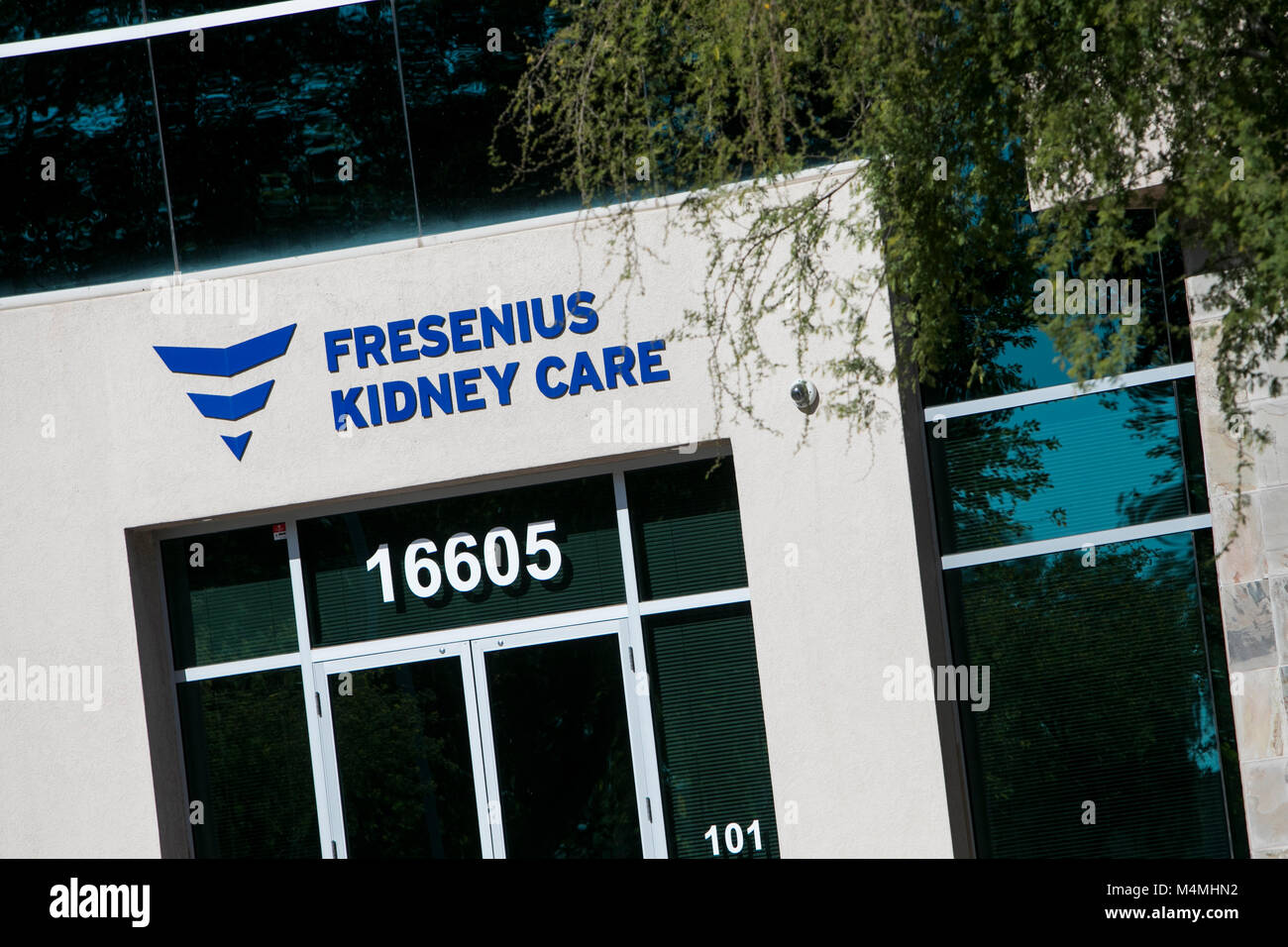 Un logo affiche à l'extérieur d'un établissement occupé par Fresenius Kidney Care à Phoenix, Arizona, le 4 février 2018. Banque D'Images