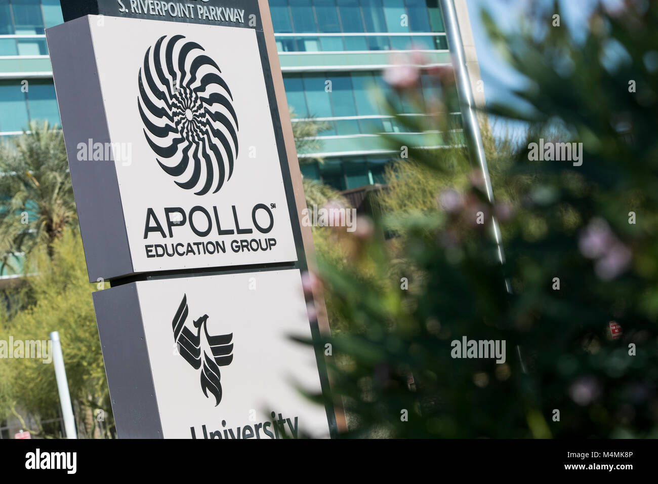 Un logo affiche à l'extérieur du siège social de l'éducation Apollo Group, Inc., société mère de l'organisme à but non lucratif college, l'Université de Phoenix en Ph Banque D'Images