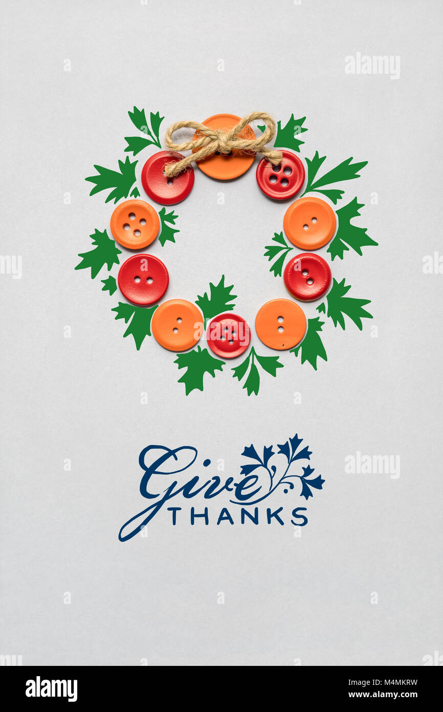 Thanksgiving Day créative concept photo d'une couronne faite de boutons sur fond gris. Banque D'Images