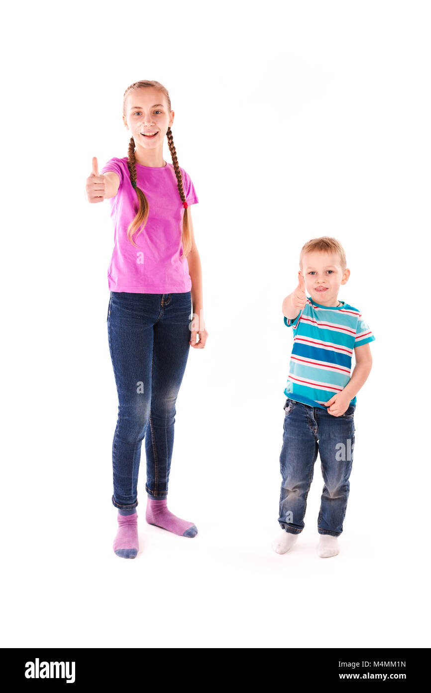 Happy kids with Thumbs up ou OK sign isolated on white Banque D'Images