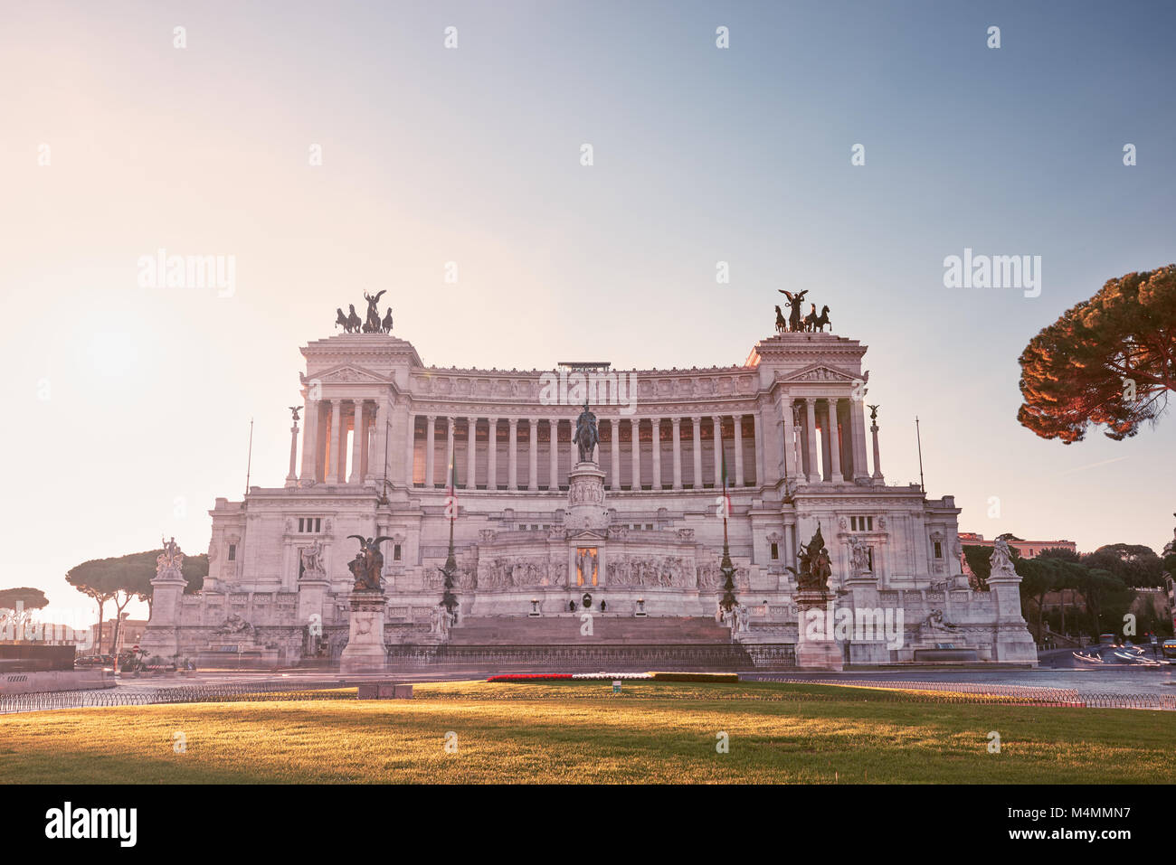 Rome, l'autel de la patrie (Vittoriano) à l'aube Banque D'Images