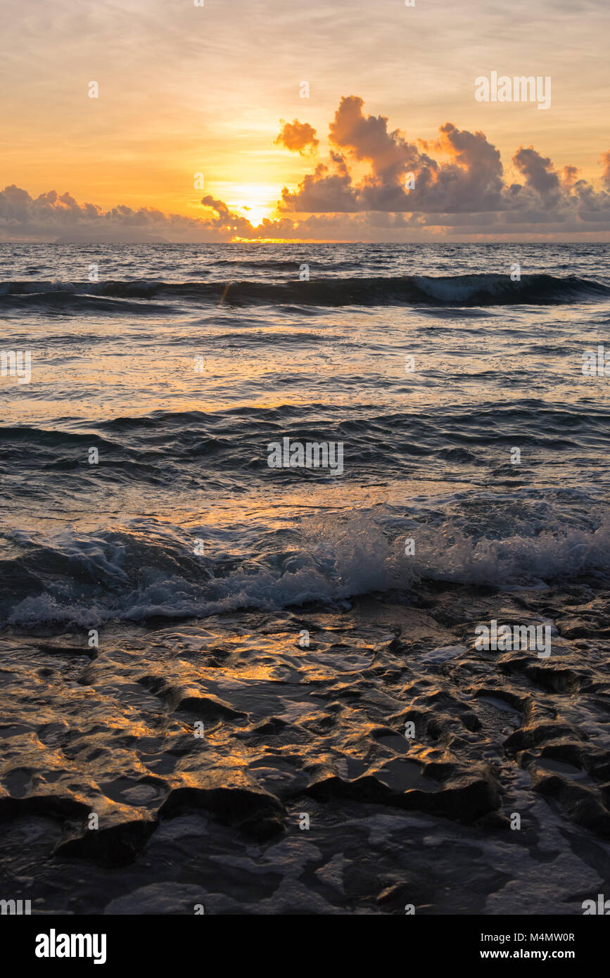Coucher du soleil de l'Océan indien, les Seychelles Banque D'Images