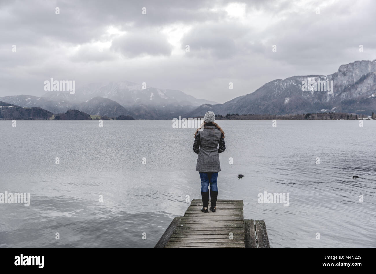 Chill out à la côte du lac Banque D'Images