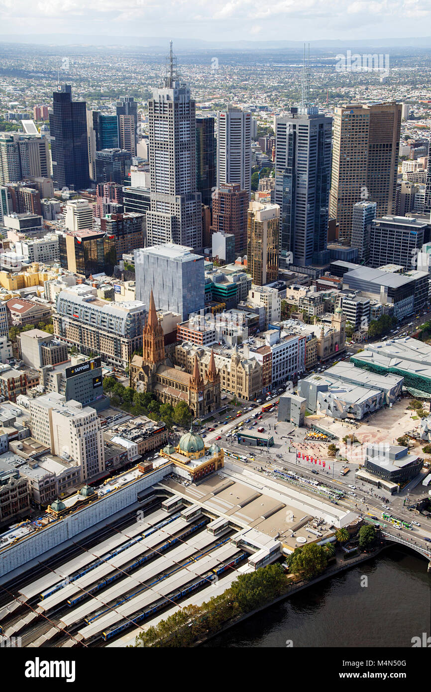 Melbourne, Australie : Mars 03, 2017 : paysage urbain de Melbourne central de la Sky Tower d'Eureka dont la gare de Flinders Street et de Federation Square Banque D'Images