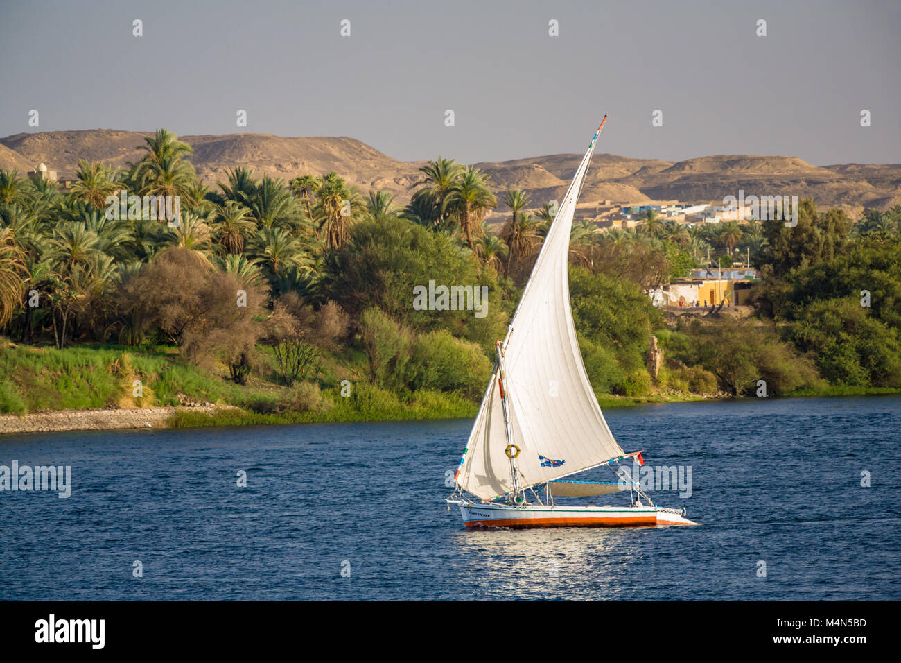 Une felouque, un voilier traditionnel égyptien Egypte Photo Stock - Alamy
