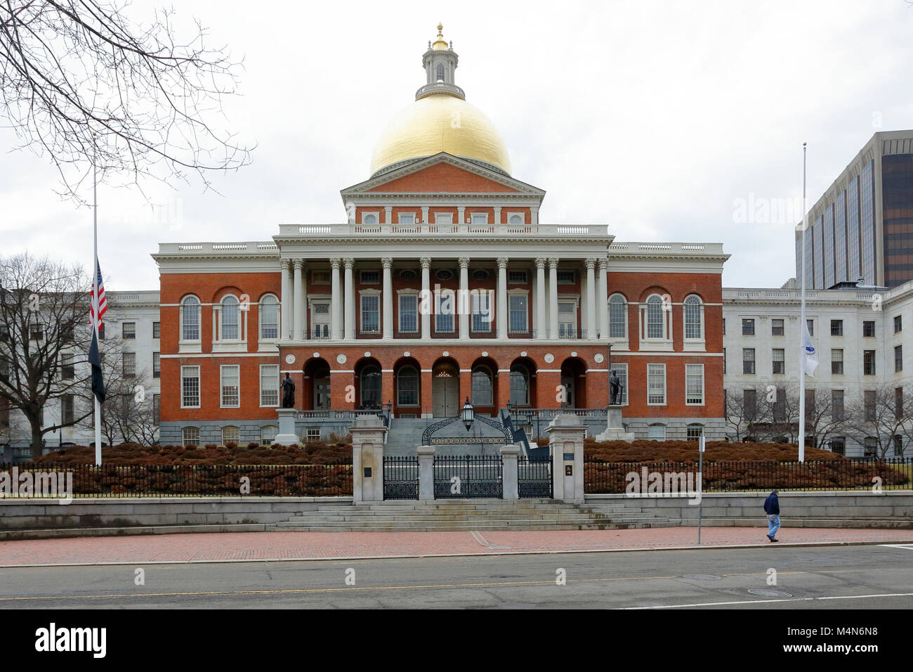 La Massachusetts State House sur une journée nuageuse, Boston, MA. Banque D'Images