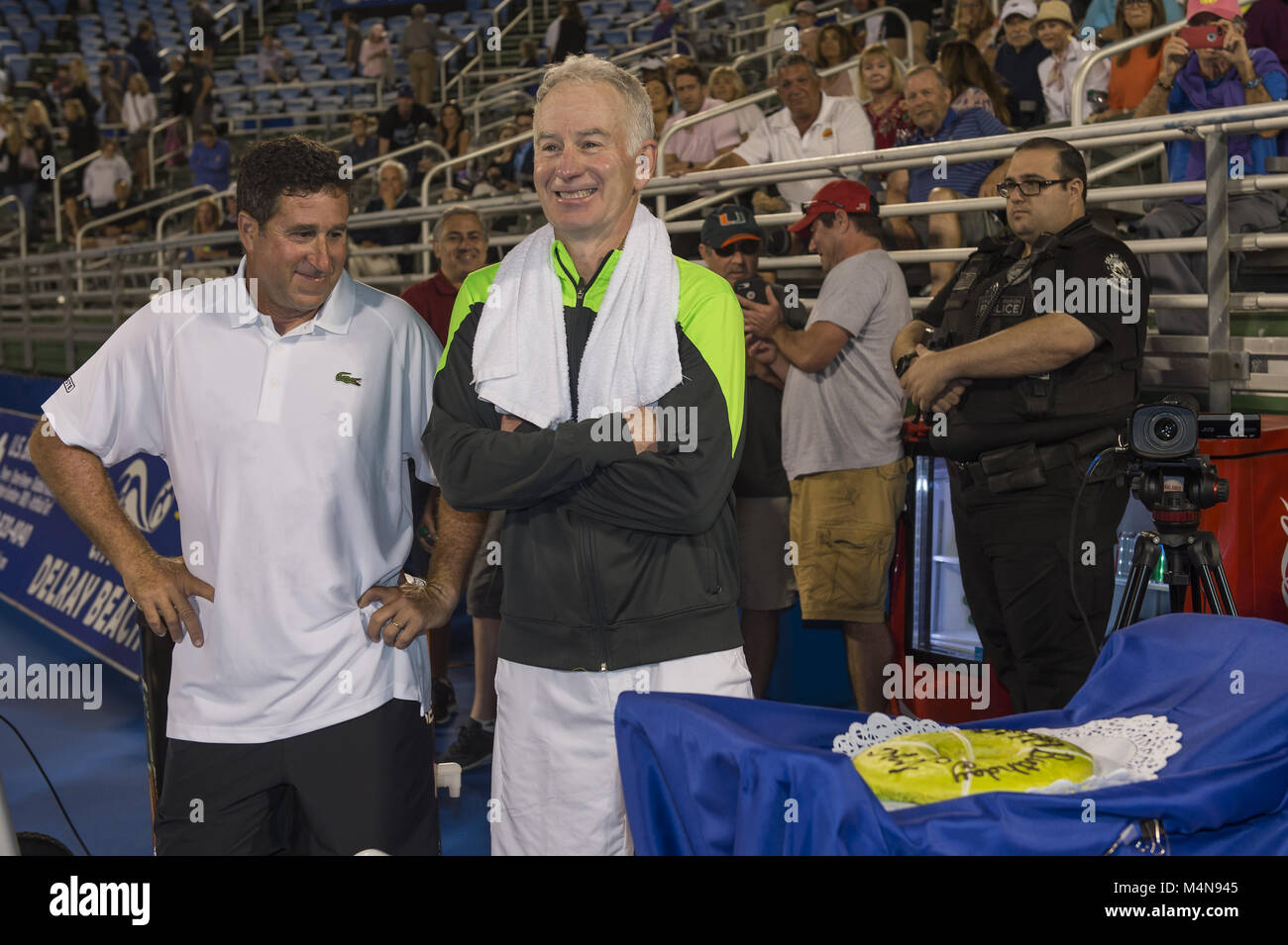 Delray Beach, Florida, USA. 16 Février, 2018. John McEnroe cristal comme il célèbre son 59 anniversaire au 2018 Delray Beach Ouvert le 16 février 2018 à Delray Beach, USA. People : John McEnroe Credit : tempêtes Media Group/Alamy Live News Banque D'Images