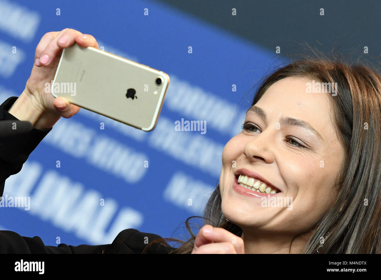 17 février 2018, Allemagne, Berlin : Berlinale 2018, photocall, 'ovlatov" : l'actrice Elena Lyadova. Le film est en compétition au 68e Festival International du Film de Berlin. Photo : Maurizio Gambarini/dpa Banque D'Images