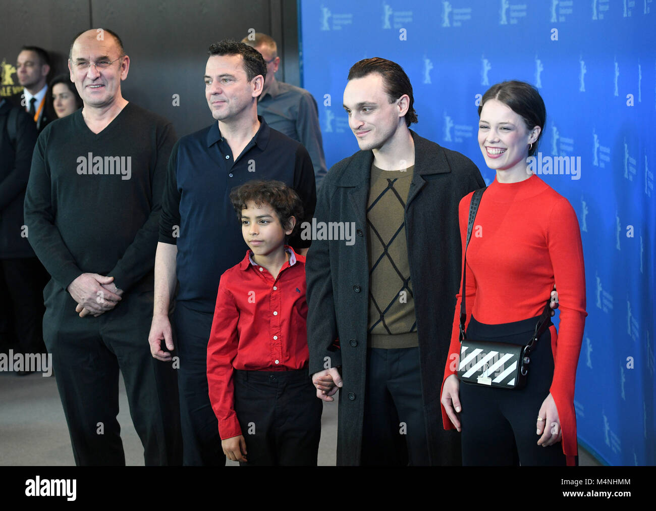 Berlin, Allemagne. Feb 17, 2018. Caméraman Hans Fromm (L-R), directeur Christian Petzold et les acteurs Lilian Batman, Franz Rogowski et Paula bière pendant le photocall du film 'transit' à la Berlinale 2018 Film Festival à Berlin, Allemagne, 17 février 2018. Le film est en compétition au 68e Festival International du Film de Berlin. Credit : Maurizio Gambarini/dpa/Alamy Live News Banque D'Images