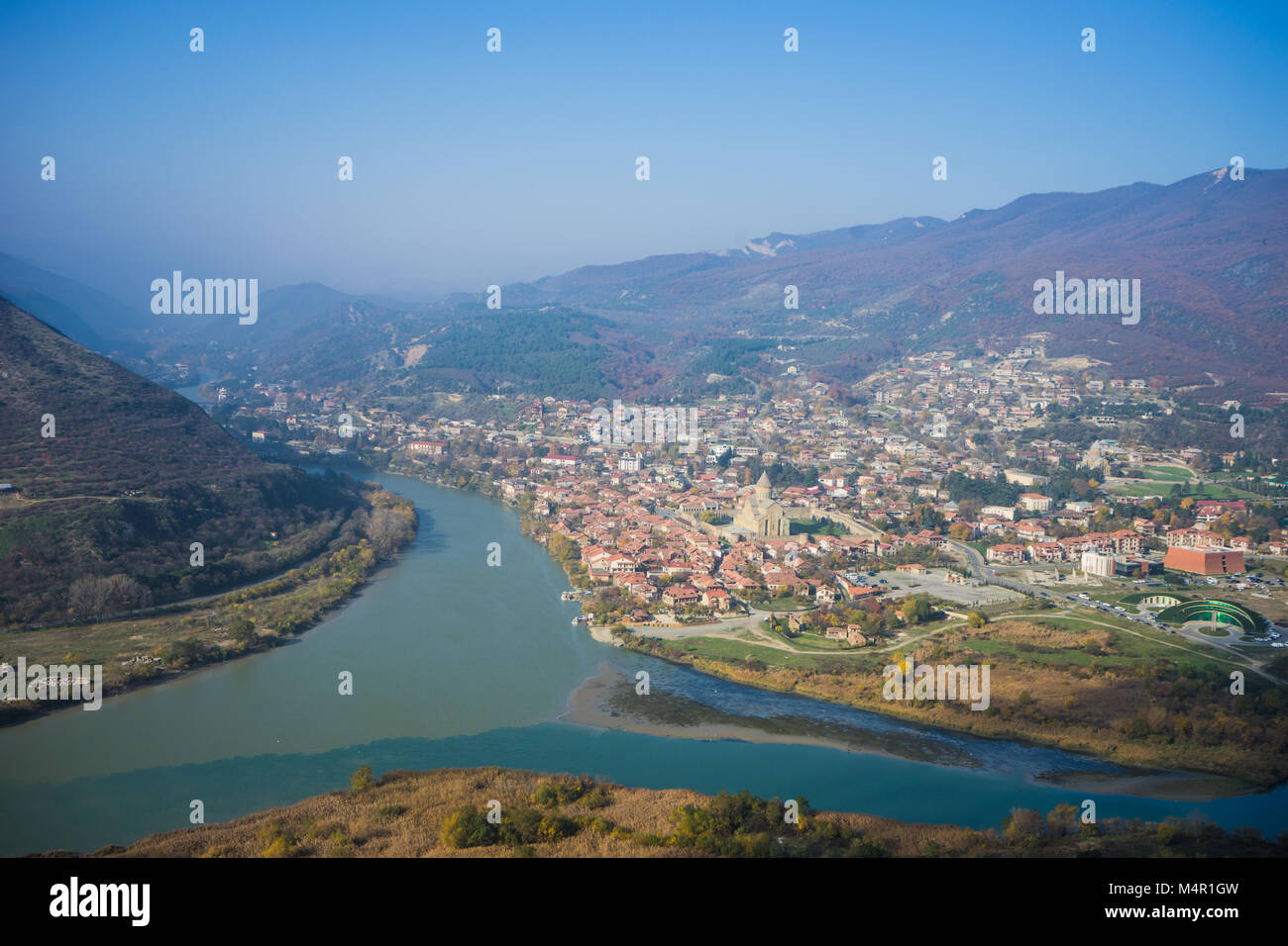 L'un des plus célèbre place en Géorgie - Vue de dessus de l'Aragvi au monastère de Jvari et Mtikvari Rüdiger et l'ancienne capitale Mtskheta Banque D'Images