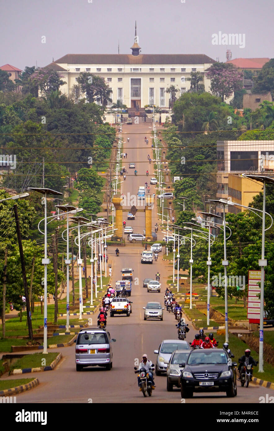 Le Royal Mile à l'édifice du Parlement Buganda (ci-dessus) de la palais Kabaka à Kampala, Ouganda. Banque D'Images