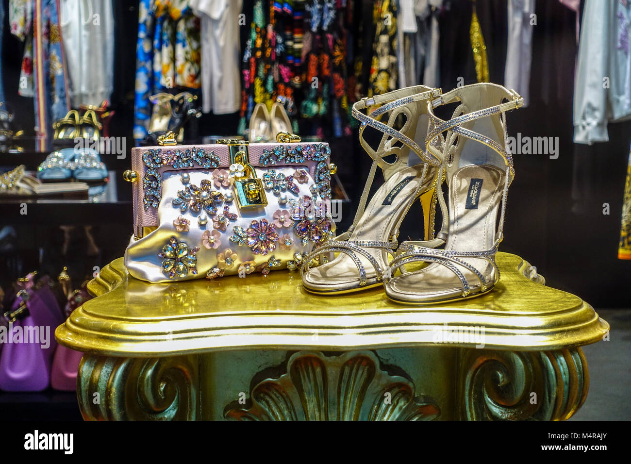 Boutique de Prague magasin de luxe Dolce Gabbana afficher des talons hauts, rue Parizska, Prague shopping, République tchèque Banque D'Images
