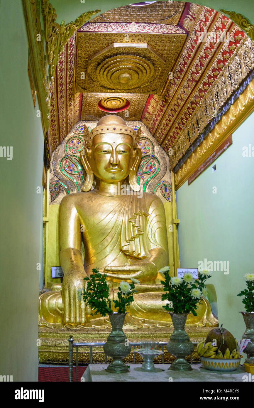 Nampan : image de Bouddha dans la pagode du temple Alodaw Pauk, lac Inle, l'État de Shan, Myanmar (Birmanie) Banque D'Images