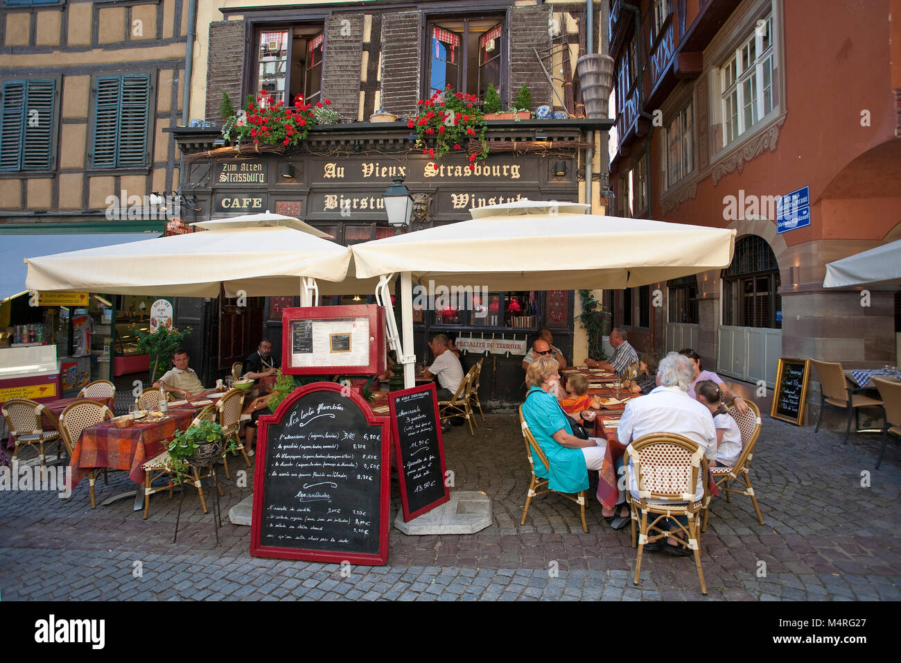 Alsace wine tavern Banque de photographies et d'images à haute résolution -  Alamy