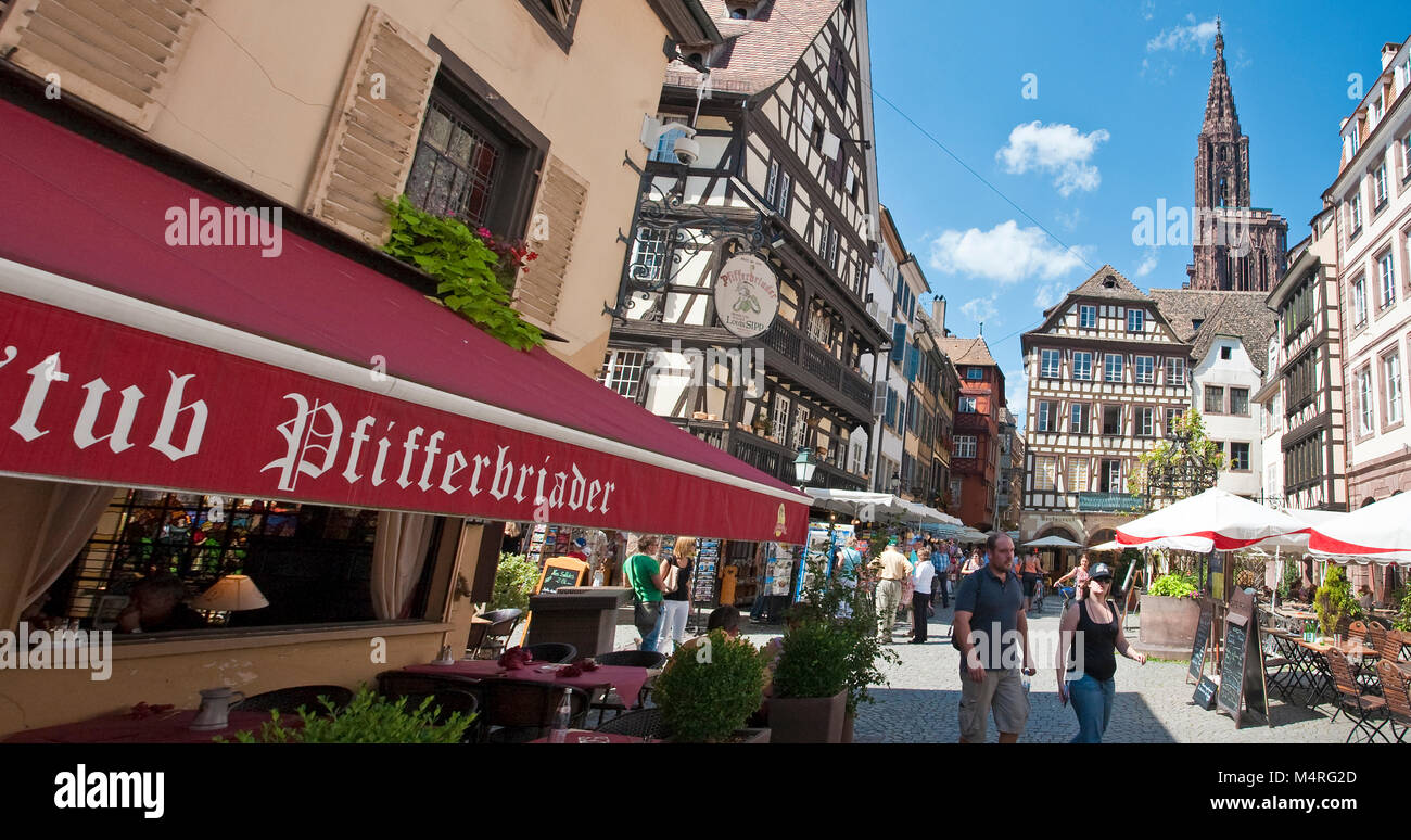 Pfifferbriader, restaurant et bar à vins à la cathédrale de Strasbourg, Strasbourg, Alsace, Bas-Rhin, France, Europe Banque D'Images