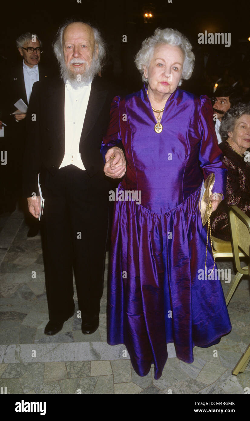 WILLIAM GOLDING auteur britannique et prix Nobel de littérature Prix Nobel à Banquete avec femme Anne 1983 Banque D'Images