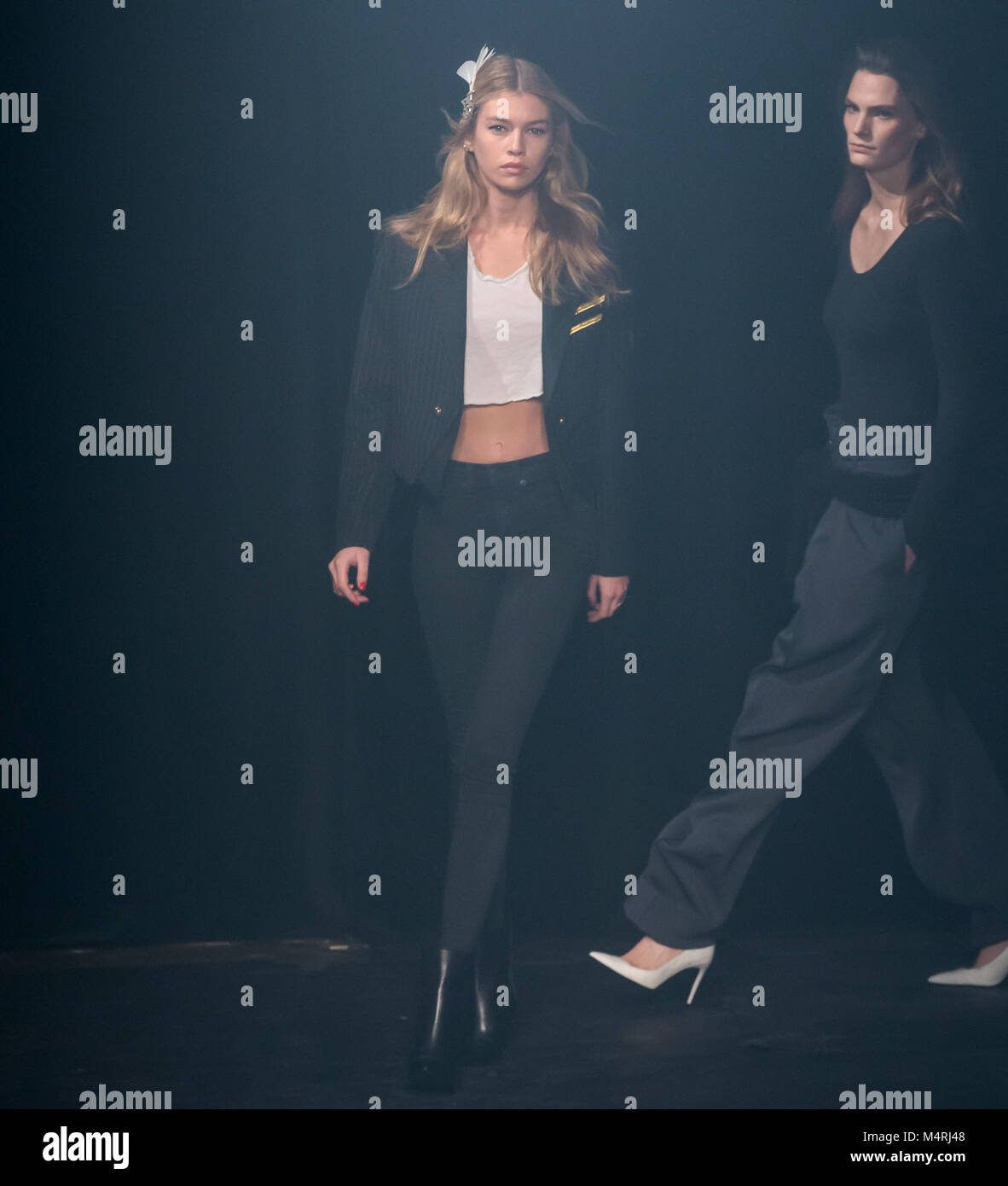 NEW YORK, NY - 12 Février 2018 : Stella Maxwell promenades la piste en répétition pour le Zadig & Voltaire Automne Hiver 2018 Fashion show New Y Banque D'Images