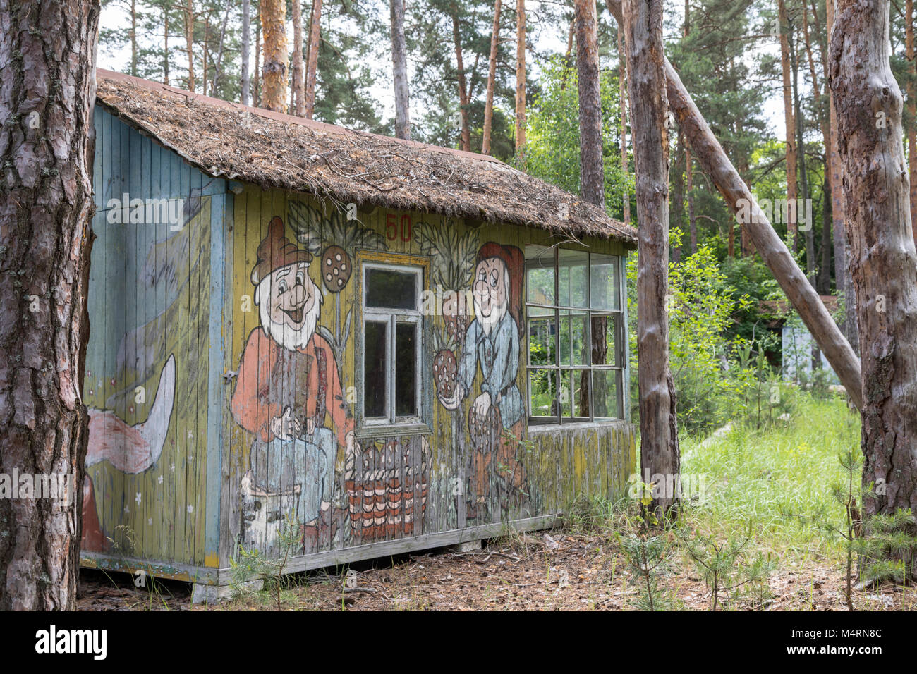 Une longue aventure pour enfants abandonnés camp près de Pripyat, Tchernobyl, l'Ukraine Banque D'Images