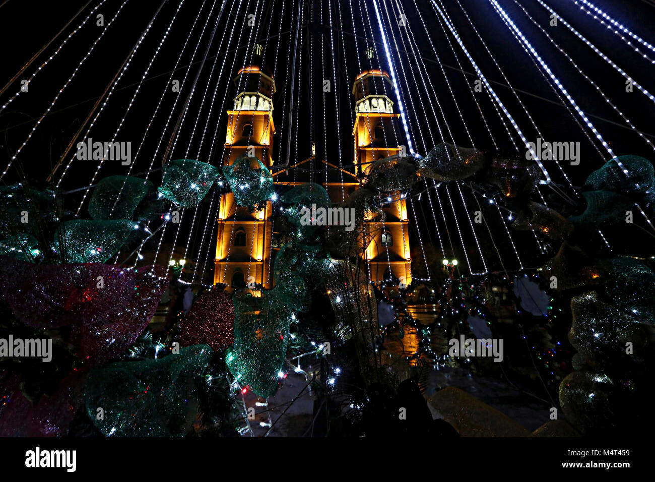 Maturin, Monagas, Venezuela. 24 Nov, 2014. Le 24 novembre 2014 . La Cathédrale de Notre Dame de Carmen est un temple catholique situé dans Matur'n, Monagas, état du Venezuela. Il est le plus grand et le mieux décoré église dans le pays, aussi par la hauteur de ses dômes, est considéré comme le deuxième plus élevé de l'Amérique latine précédé de la Basilique Notre Dame de Guadalupe à Mexico. Sa construction a débuté le 16 juillet 1959, précisément le jour de Nuestra Se''"ora del Carmen, et a été inauguré 22 ans plus tard, le 23 mai 1981. Matur'n, Monagas, État du Venezuela. Photo : Juan Carlos Hernandez (Crédit Banque D'Images