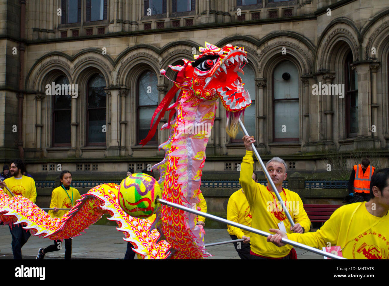 La nuit à la recherche de Dragon Pearl ou brillant soleil flamboyant. Manchester, UK. 18 janvier, 2018. Les célébrations du Nouvel An dans le quartier chinois. Manchester a une des plus anciennes et des plus importantes communautés chinoises au Royaume-Uni, avec une vue fabuleuse de la ville dédiée à la culture chinoise et de l'alimentation. Cette année, l'animal est le chien - les gens nés dans les années du chien sont connus pour leur loyauté et l'honnêteté. /AlamyLiveNews MediaWorldImages crédit ; Banque D'Images