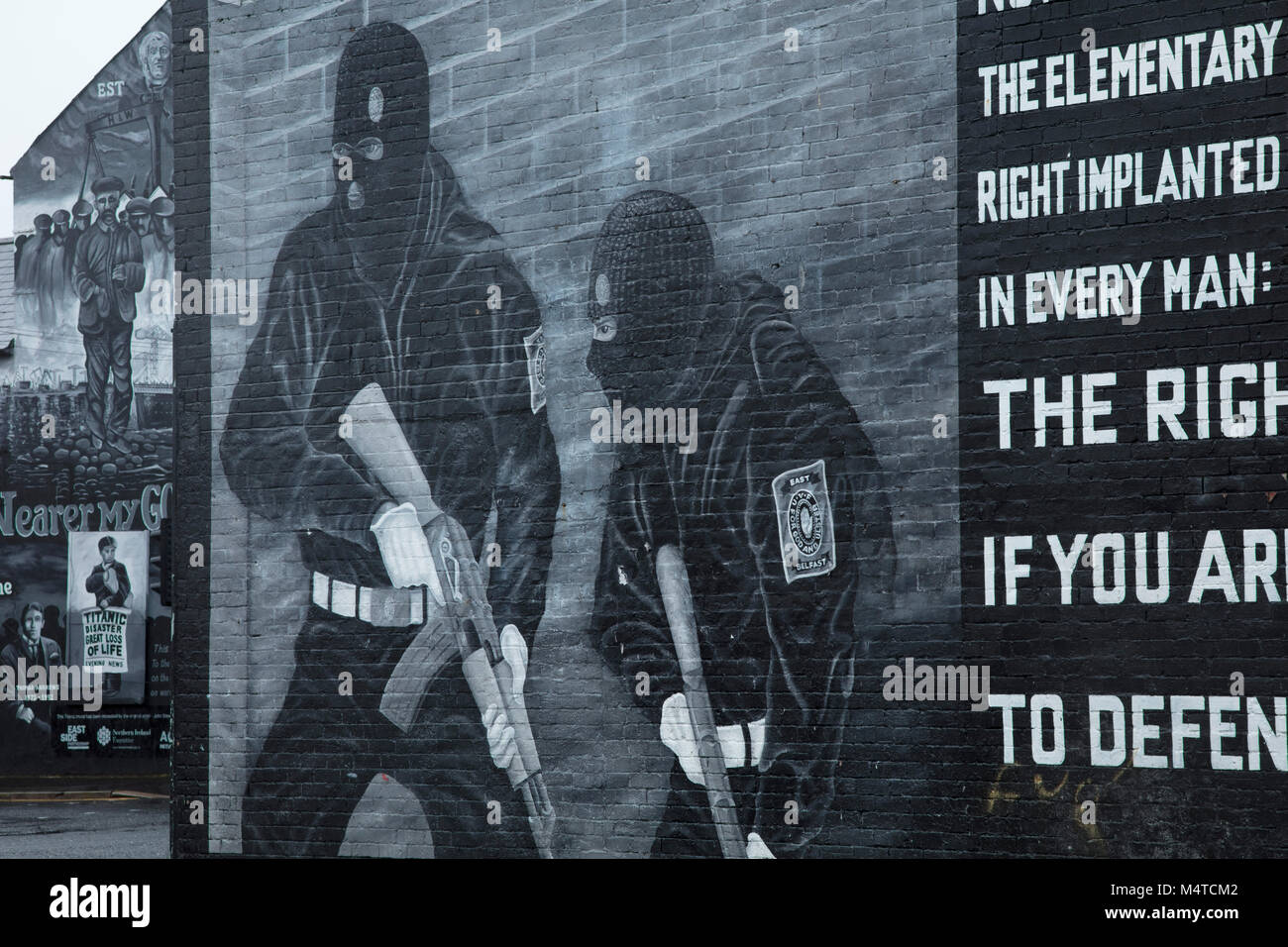 Murales loyalistes commémorant les troubles, Newtownards Road, Belfast, pays d'Antrim, Irlande du Nord. Banque D'Images