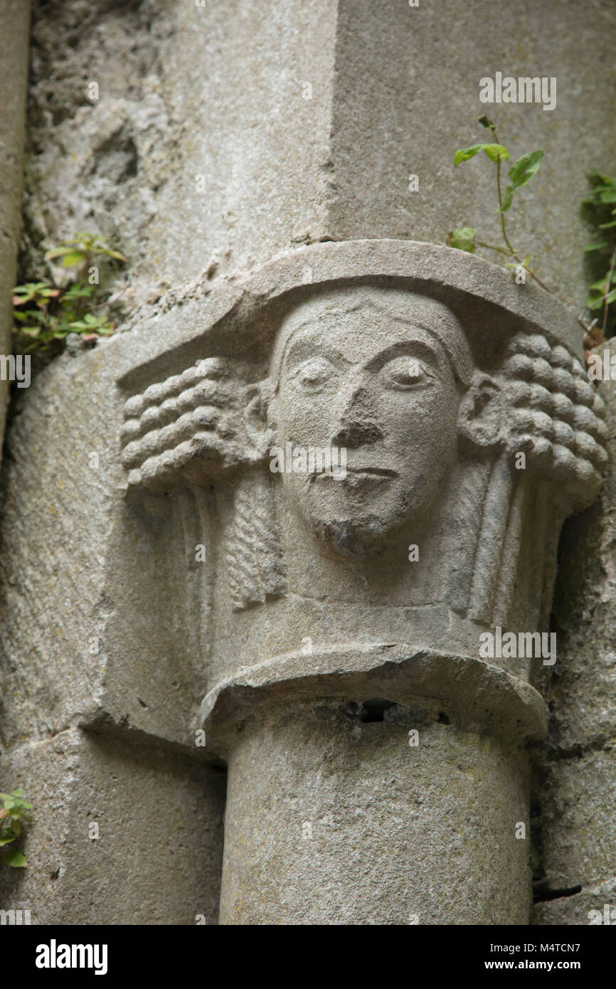 La sculpture sur pierre au 13e siècle l'abbaye de Corcomroe, comté de Clare, Irlande. Banque D'Images