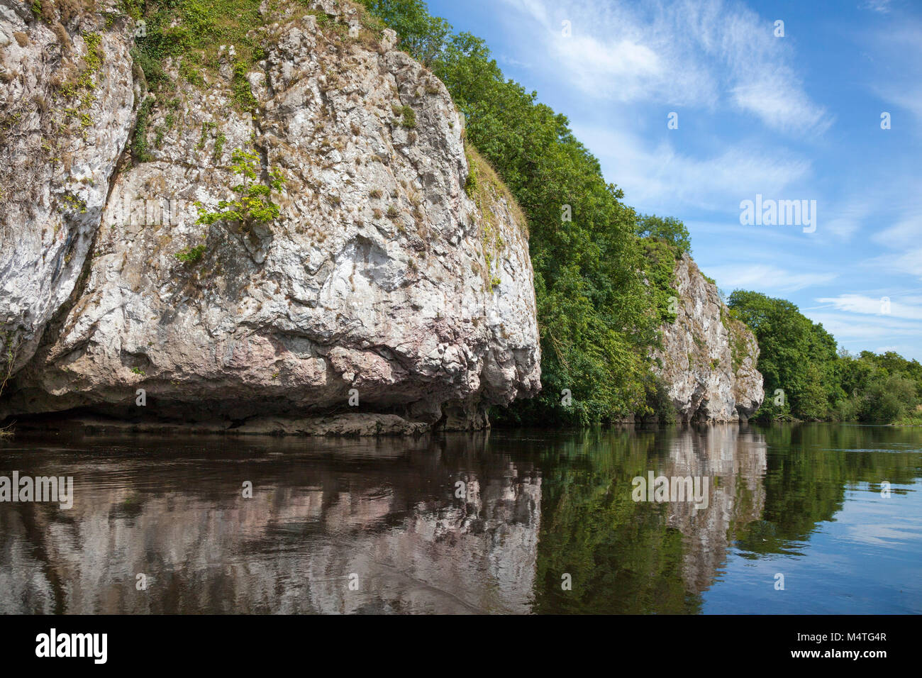 Falaises de calcaire le long de la rivière Blackwater, Mallow, comté de Cork, Irlande. Banque D'Images