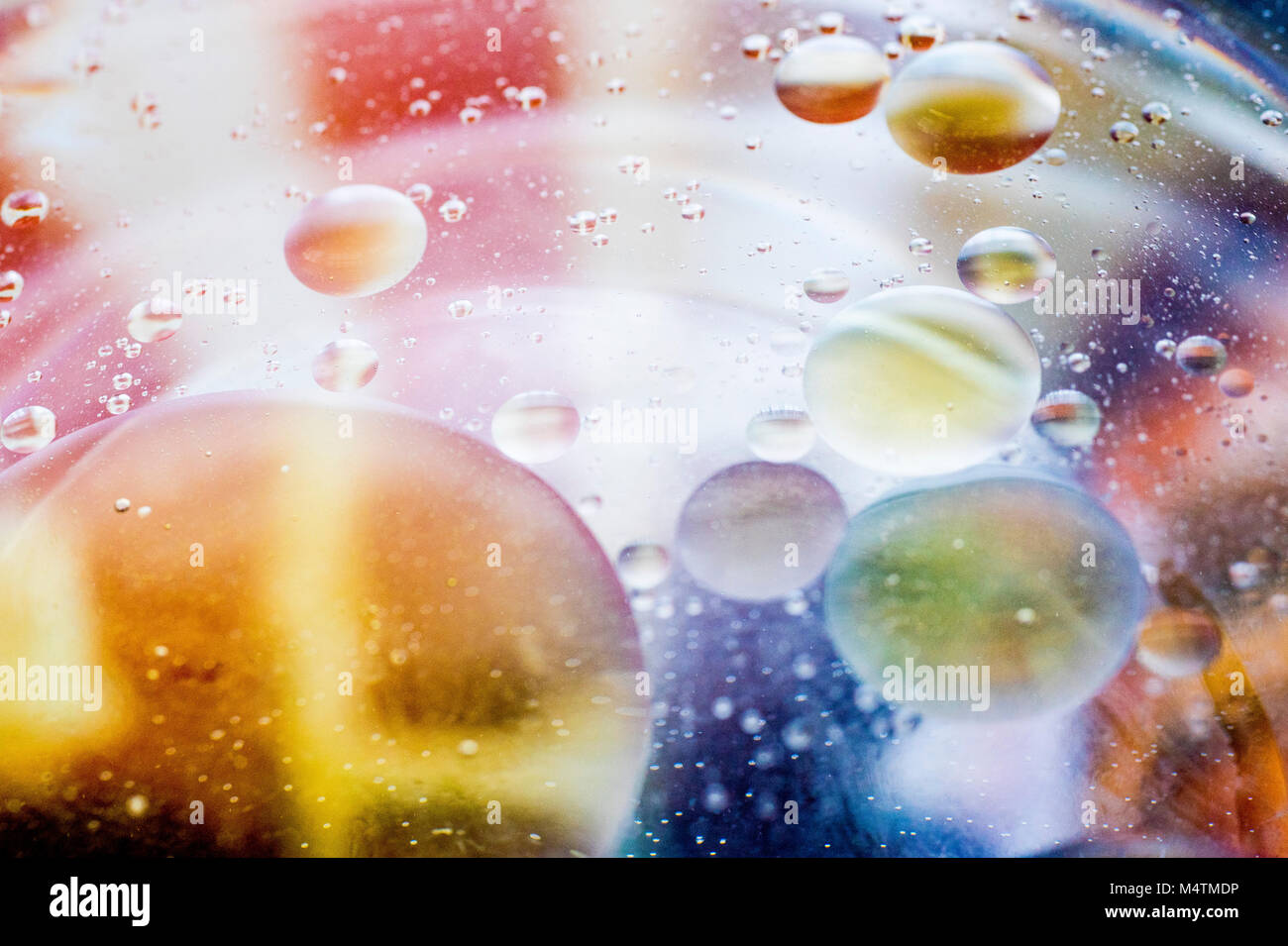 L'objet photographié au hasard close up macrophotographie de bulle de couleur de l'eau et l'huile mélangés Banque D'Images
