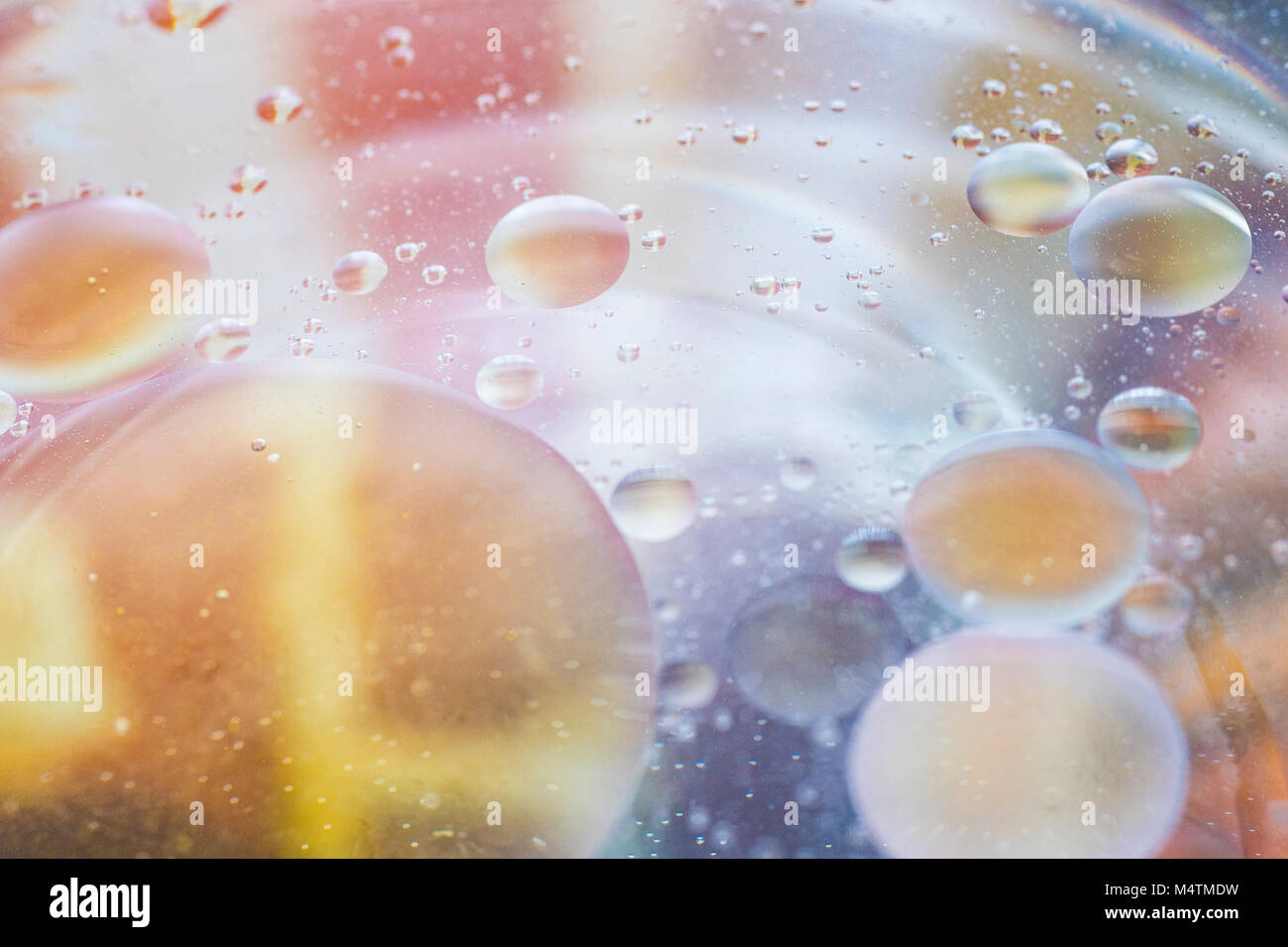 L'objet photographié au hasard close up macrophotographie de bulle de couleur de l'eau et l'huile mélangés Banque D'Images