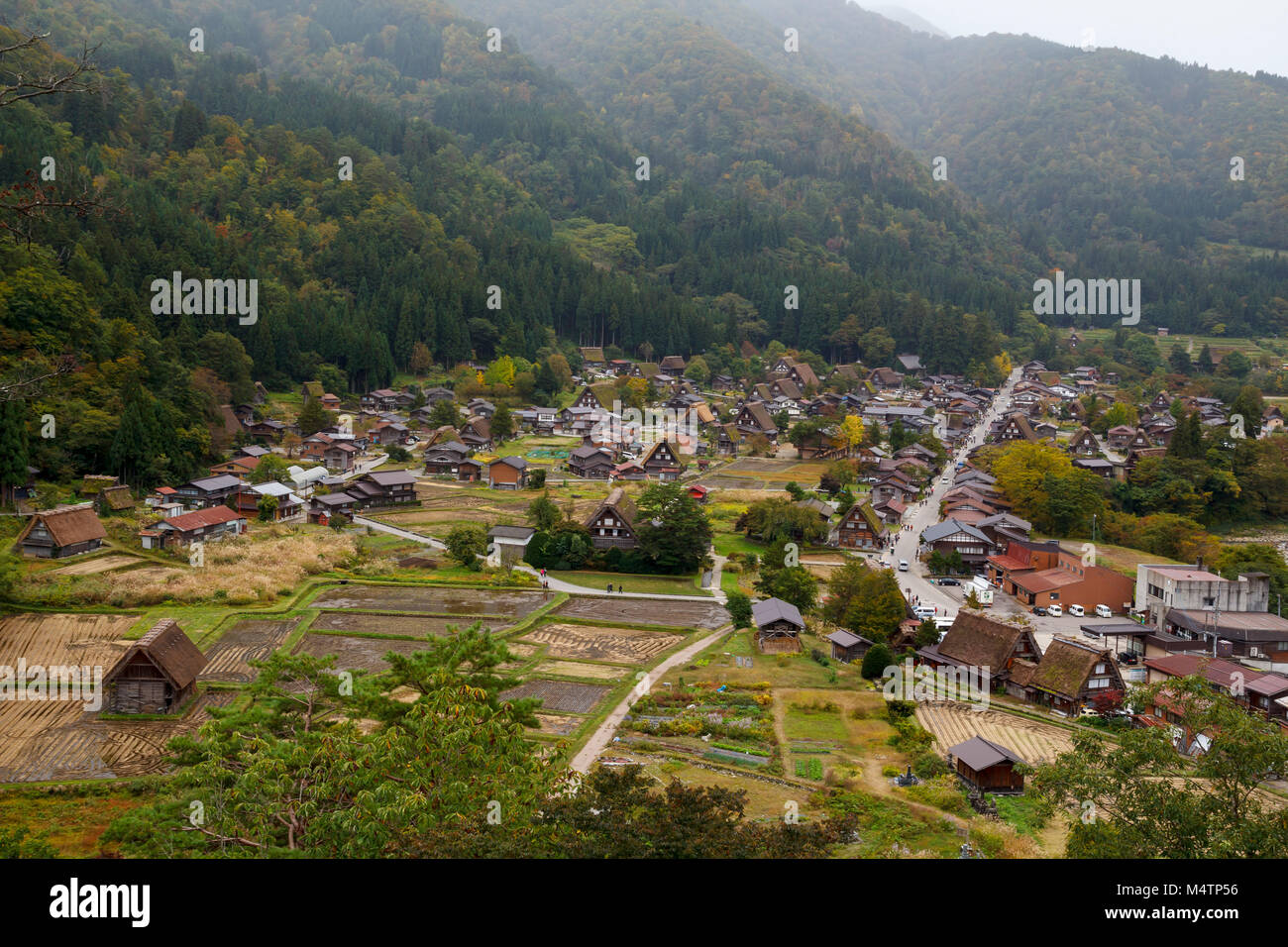 Village de Shirakawa-go dans la préfecture de Gifu, Japon. C'est l'un des sites du patrimoine mondial de l'UNESCO. Banque D'Images