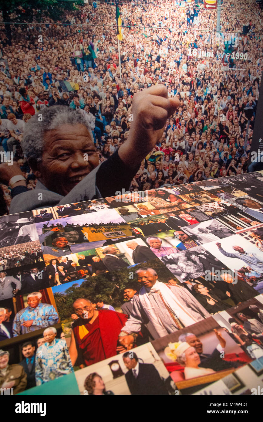 Compilation d'images de Mandela à l'exposition de Nieuwe Kerk, Amsterdam, Pays-Bas Banque D'Images
