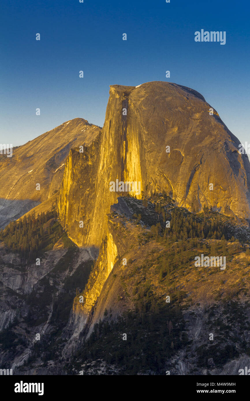 Coucher du soleil à Half Dome, Yosemite National Park Banque D'Images