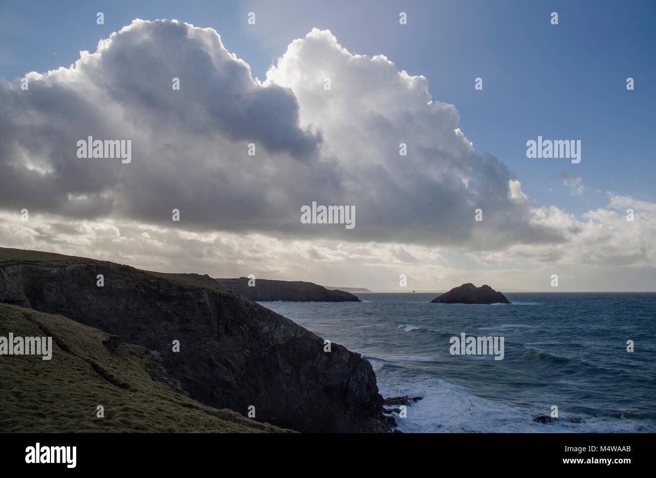 Beau paysage marin cornouaillais à St Asaph, Cornwall, Angleterre Banque D'Images