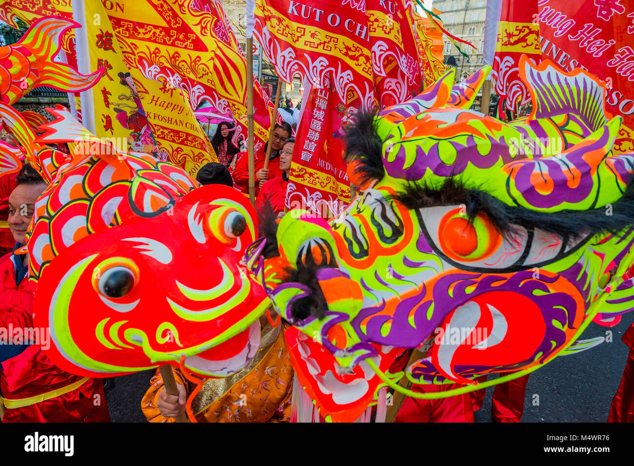 Les célébrations du Nouvel An chinois à Londres 2018 marquant l'arrivée de l'année du chien. L'événement a débuté avec un grand défilé de la côté nord-est de la place Trafalgar Square et de finition dans le quartier chinois au Shaftesbury Avenue. Elle était organisée par l'Association chinoise de Chinatown de Londres et est soutenu par le maire de Londres et de Westminster City Council. Crédit : Guy Bell/Alamy Live News Banque D'Images