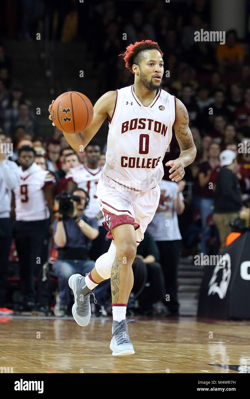 Conte Forum. Feb 17, 2018. MA, USA, Boston College Eagles guard Ky Bowman (0) en action au cours de la jeu de basket-ball de NCAA entre Notre Dame Fighting Irish et Boston College Eagles à Conte Forum. Notre Dame a battu Boston College 84-67. Anthony Nesmith/CSM/Alamy Live News Banque D'Images