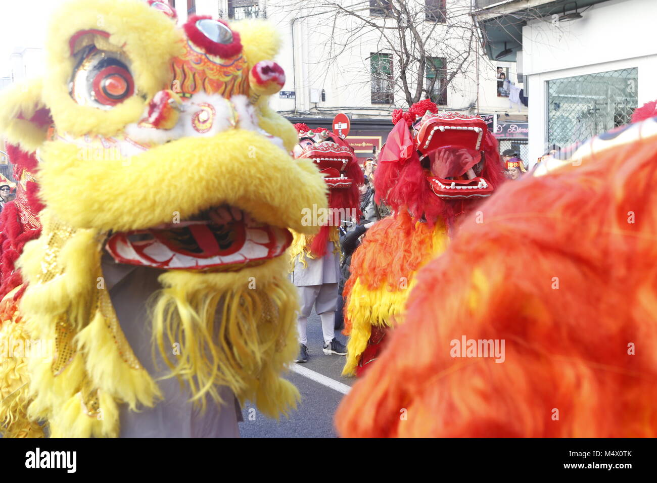 Au cours de la parade du Nouvel An chinois à Madrid le dimanche 18 février 2018. Más Información Gtres Crédit : Comuniación sur ligne, S.L./Alamy Live News Banque D'Images