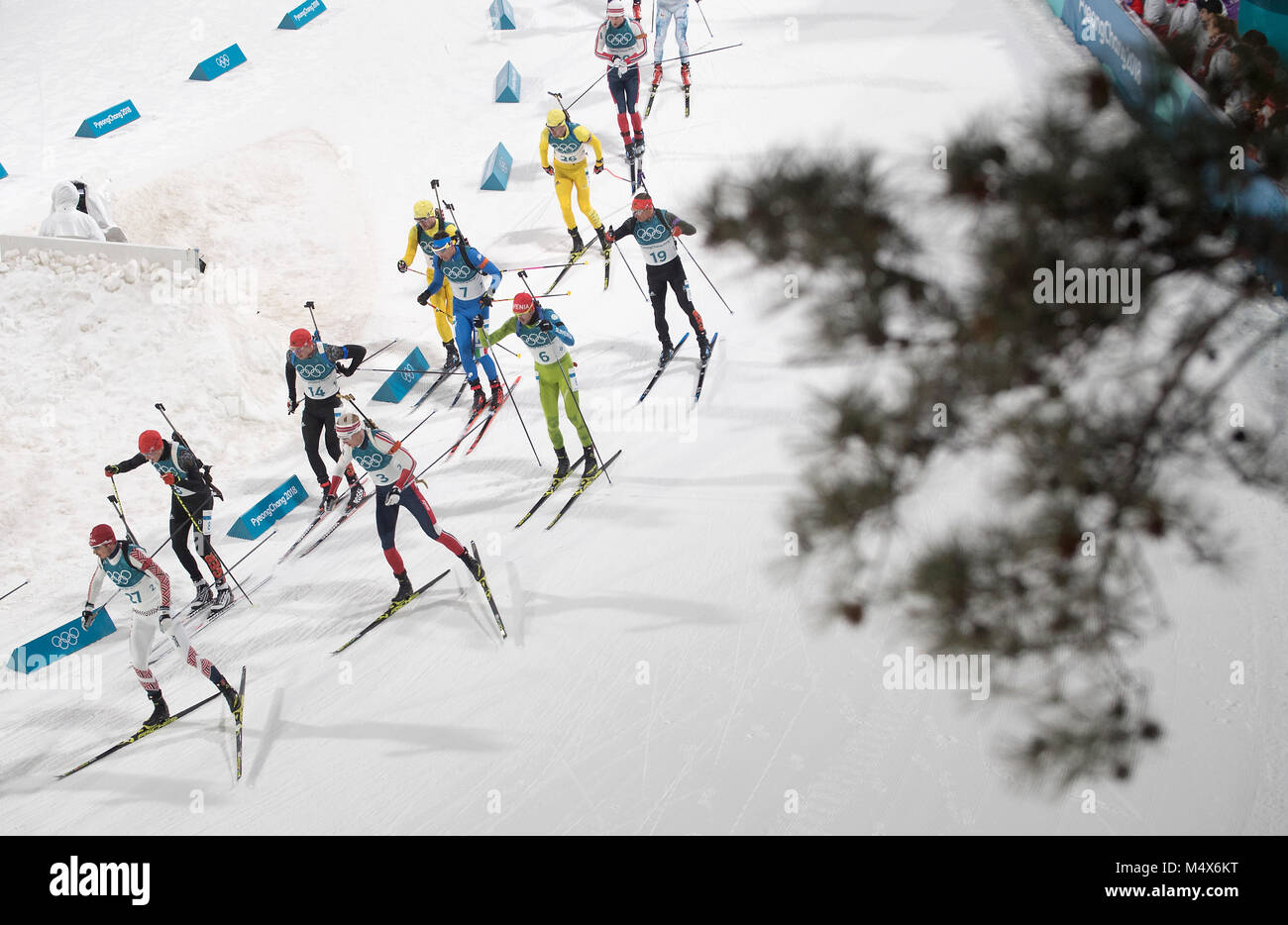 Starterfeld, allgemein, vue générale ; Aktion, Biathlon - 15 km départ groupé, 15 km Massenstart der Maenner am 18.02.2018. Olympische Winterspiele 2018, vom 09.02. - 25.02.2018 à PyeongChang/ Suedkorea. Dans le monde d'utilisation | Banque D'Images