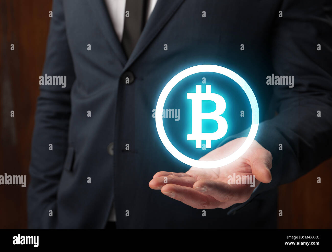 Portrait virtuel bitcoin signe sur sa main Banque D'Images