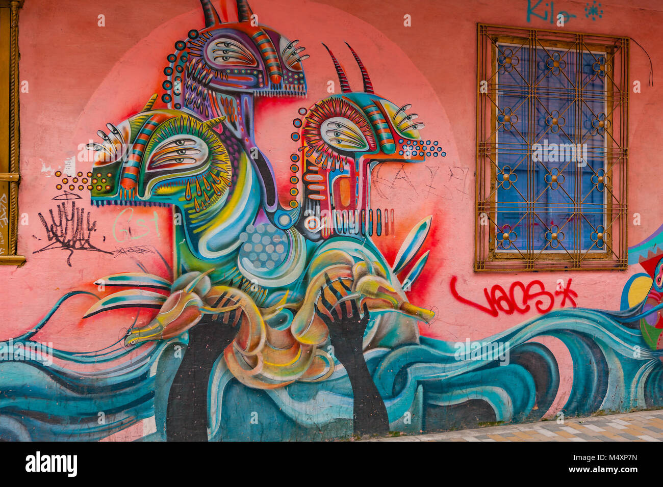 Bogota, Colombie - Section du Street Art fresque peinte sur la façade côté rue : mur d'un bâtiment, par le célèbre artiste de rue colombienne Rodez Banque D'Images