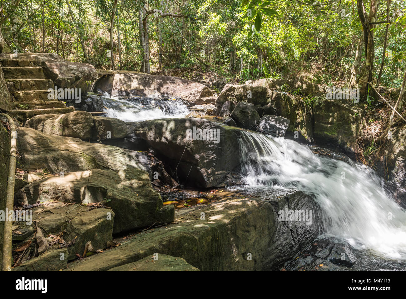 La nature avec cascade et ruisseau dans Itacare Banque D'Images